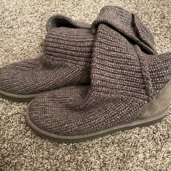 UGG Shoes - UGG Heather Gray Knit Footwear